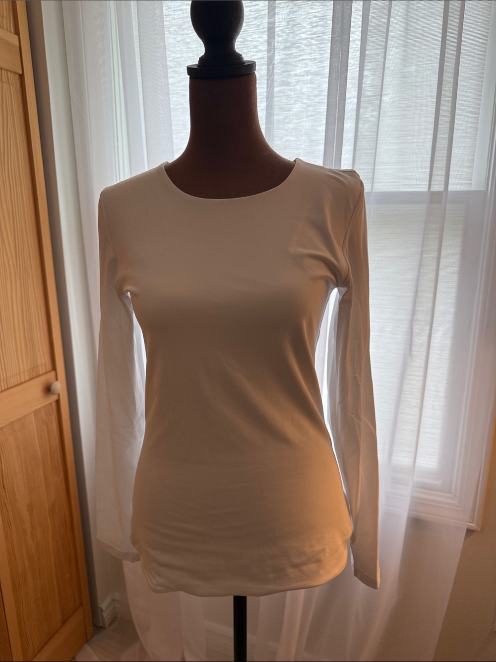 Aritzia contour long sleeve white L NWT